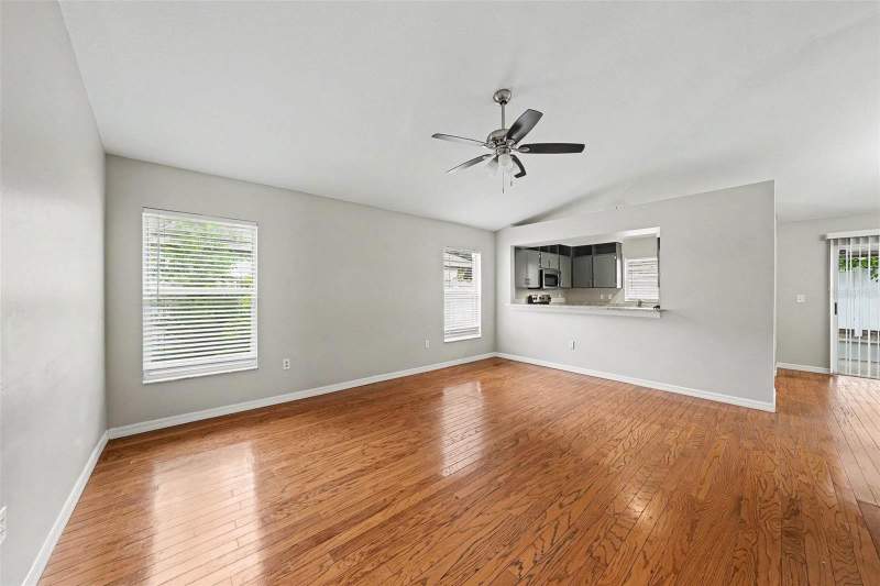 4 bedroom Single Family Residence at 4803 Dunquin Place, Lakewood Crest Ph 2, Tampa — photo 4