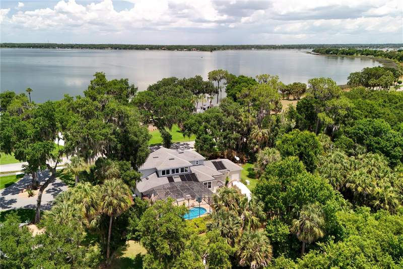 4 bedroom Single Family Residence at 16948 Deer Island, Deer Island Estates, Deer Island — photo 2