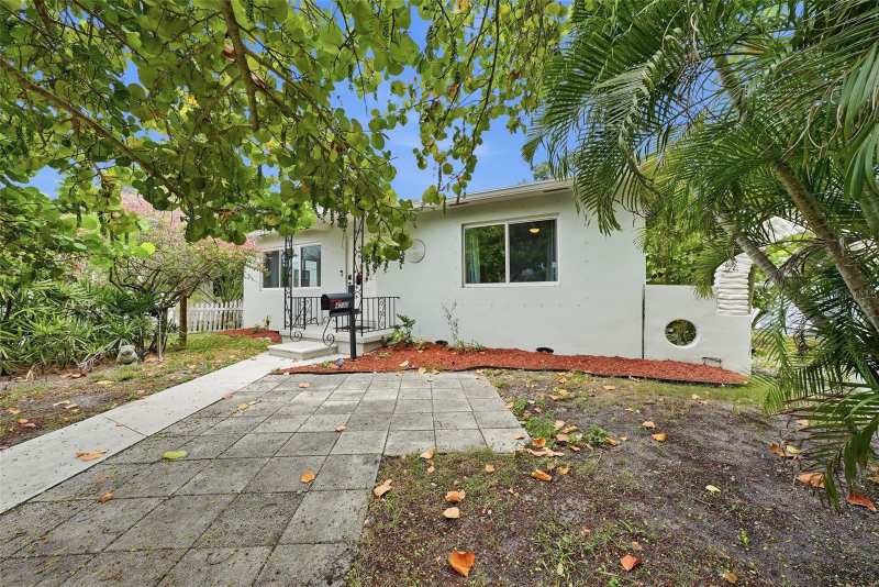 2 bedroom Single Family Residence at 4730 Burlington Avenue, Central Park Rev, St Petersburg — photo 1
