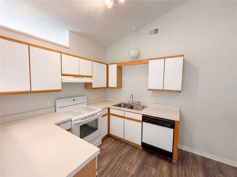 3 bedroom Single Family Residence at 114 Pamala Court, Pamala Oaks, Sanford — photo 2
