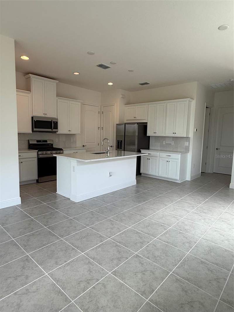 2 bedroom Single Family Residence at 2315 Datura Loop, Northwest Lakeside Groves Ph 2, St Cloud — photo 2