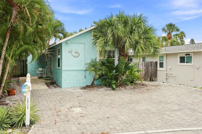 2 bedroom Single Family Residence at 13123 4th Street, Pages Rep Of Mitchells Beach, Madeira Beach — photo 2