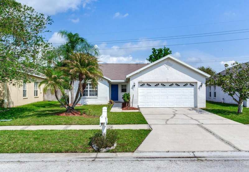 3 bedroom Single Family Residence at 1126 Vinetree Drive, Lakeview Village Sec H Uni, Brandon — photo 1