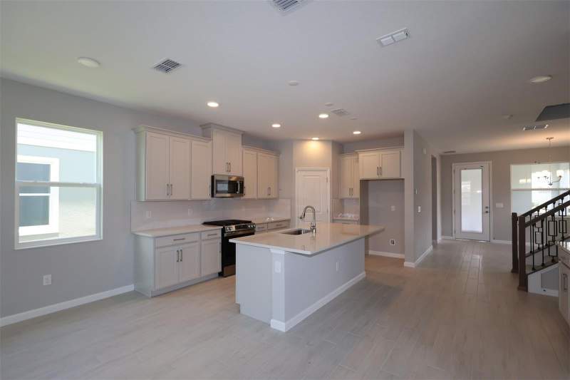 4 bedroom Single Family Residence at 1347 Lumpini Street, Center Lake On The Park, St Cloud — photo 3