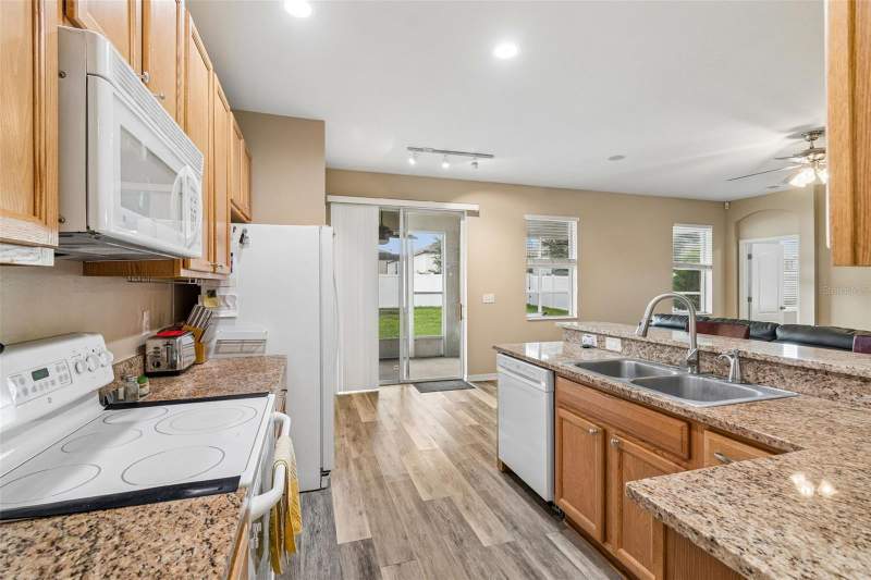 3 bedroom Single Family Residence at 211 Fairmont Drive, Villages At Avalon Ph 1, Spring Hill — photo 3