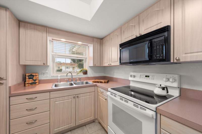 1 bedroom Villa at 1668 S Lake Avenue #2, Normandy Park South, Clearwater — photo 5