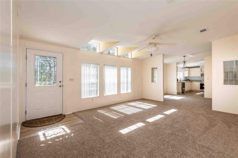 4 bedroom Manufactured Home at 14221 Hurricane Drive, Leisure Retreats, Weeki Wachee — photo 3