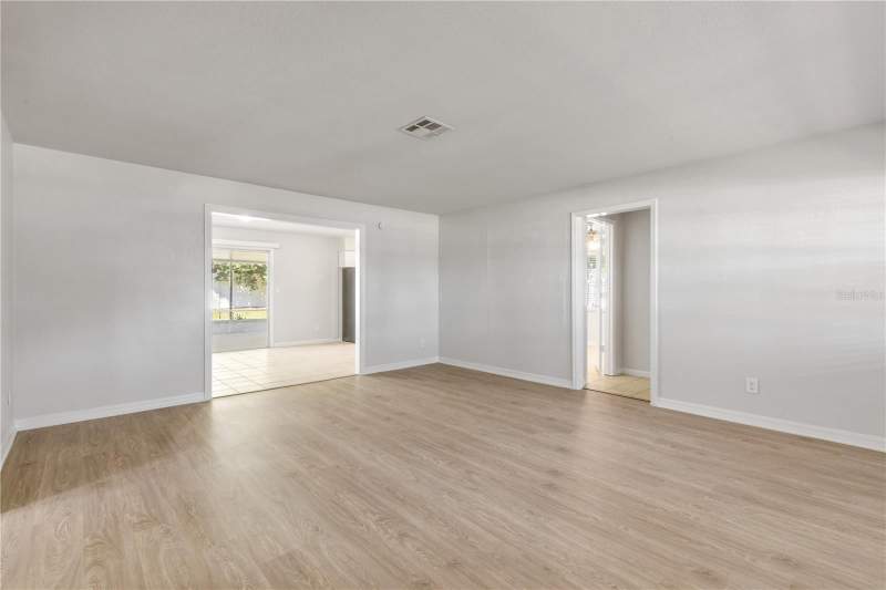 3 bedroom Single Family Residence at 1270 E Fowler Drive, Deltona Lakes Unit 10 In 25 & 36 18 30, Deltona — photo 5