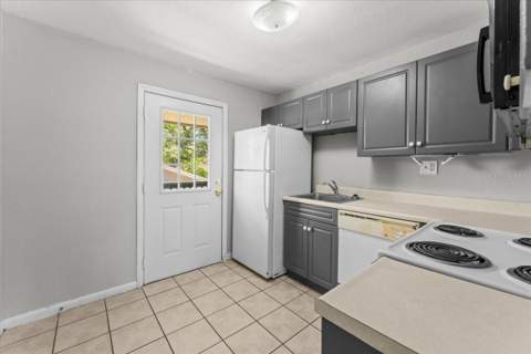 12407 Oak Cedar Place #202, Tampa FL - photo 6 of 6