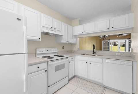 2411 Lake Woodberry Circle, Brandon FL - photo 14 of 57