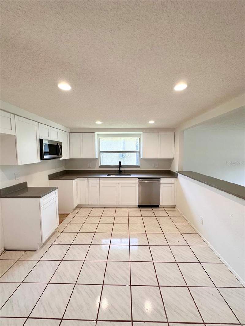 2 bedroom Single Family Residence at 15717 Avalon Avenue, High Point, Clearwater — photo 3