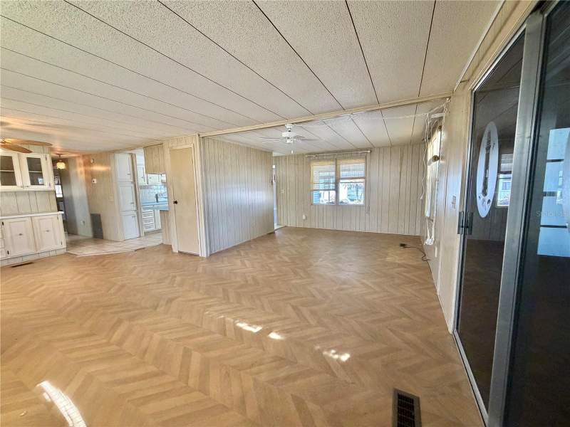 2 bedroom Mobile Home at 353 Palo Verde Drive, Hawthorne At Leesburg A Coop, Leesburg — photo 3