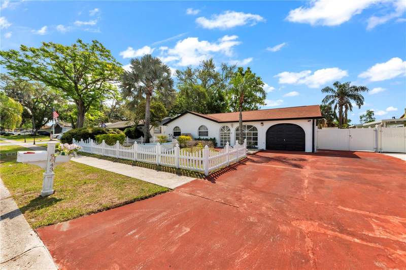 4 bedroom Single Family Residence at 9043 Hickory Circle, Townn Country Park Unit 55, Tampa — photo 4