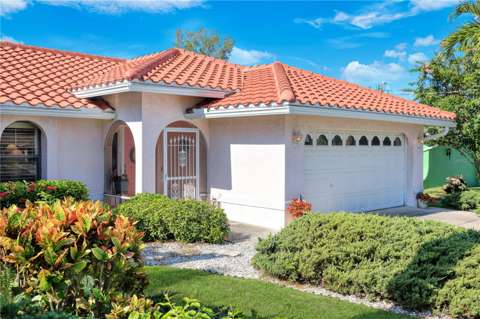 212 Kamal Parkway, waterfront for sale in Cape Coral