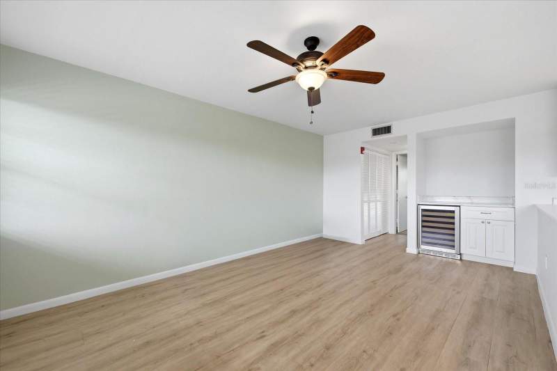 1 bedroom Condominium at 1001 77th Avenue #307, Winston Gateway Assoc Inc Condo, St Petersburg — photo 4