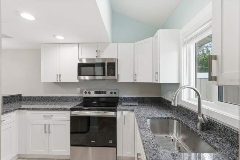 2 bedroom Condominium at 3120 Beach Boulevard #1, Beach Blvd Condo, St Petersburg — photo 3
