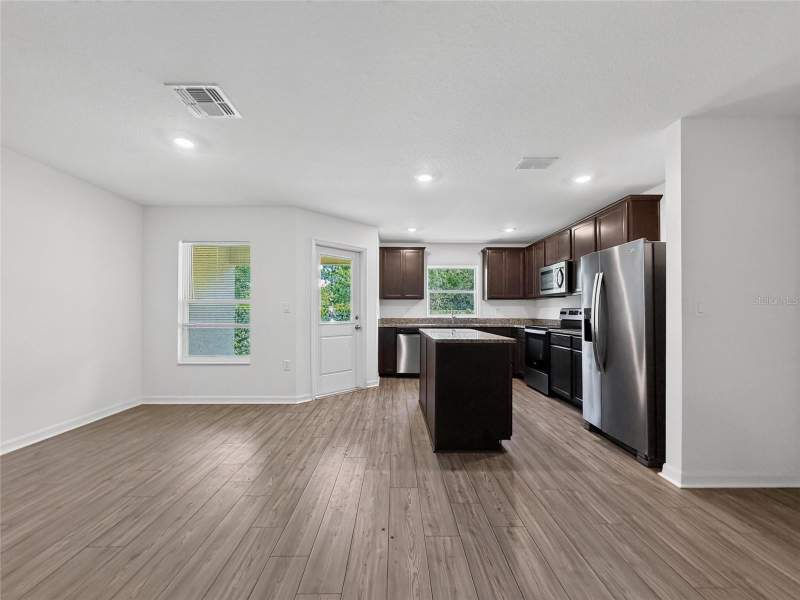 3 bedroom Townhouse at 1552 Wynford Circle, Hamlets/Tavares, Tavares — photo 4