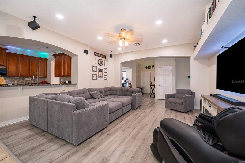 5 bedroom Single Family Residence at 9808 Bennington Chase Drive, Tivoli Woods Village C 51 84, Orlando — photo 4