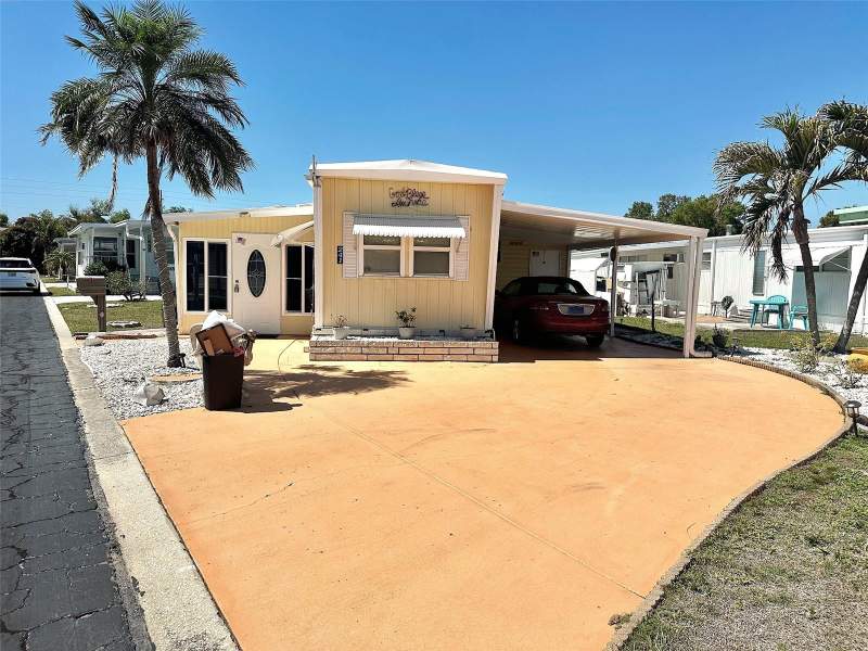 1 bedroom Mobile Home at 8300 Seminole Boulevard #241, Majestic Park Homes Inc Unrec, Seminole — photo 2