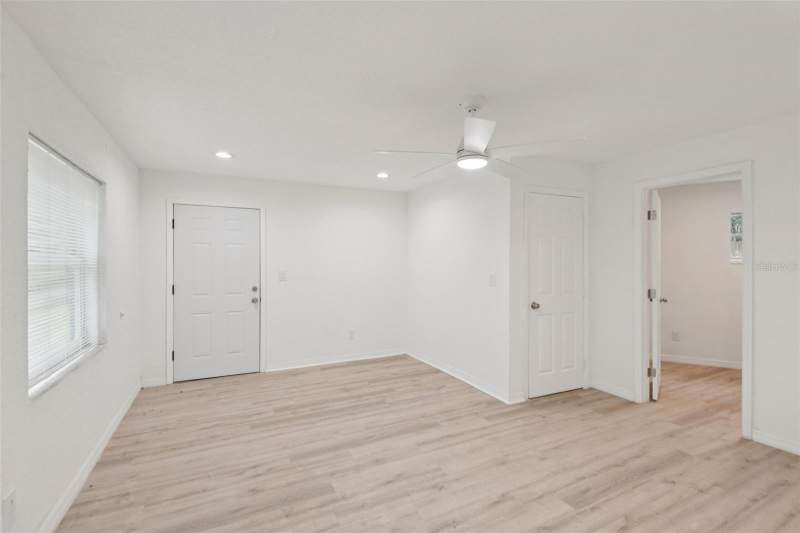 5 bedroom Single Family Residence at 9404 N Mulberry Street, Fairview Terrace, Tampa — photo 5