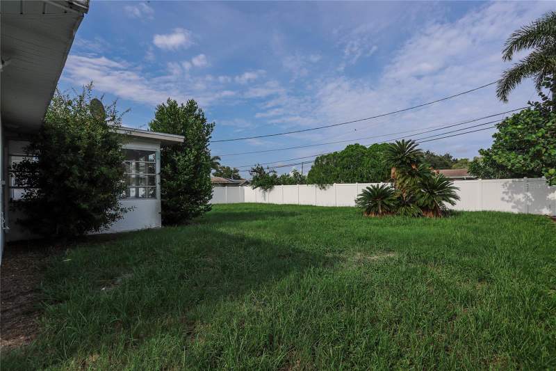 2 bedroom Single Family Residence at 10011 110th Street, Golden Groves, Seminole — photo 5