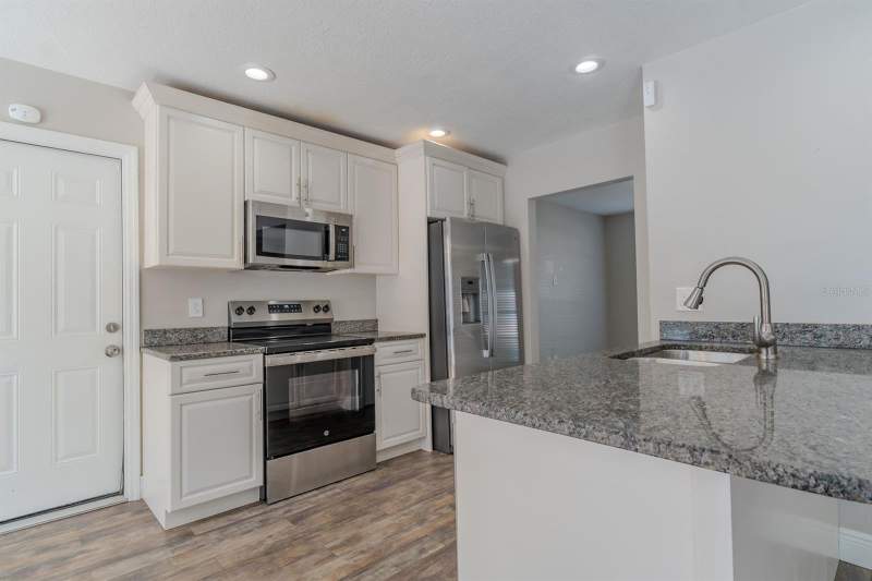 4 bedroom Single Family Residence at 8018 W POCAHONTAS AVENUE, TOWNN COUNTRY PARK UNIT 21, TAMPA — photo 5