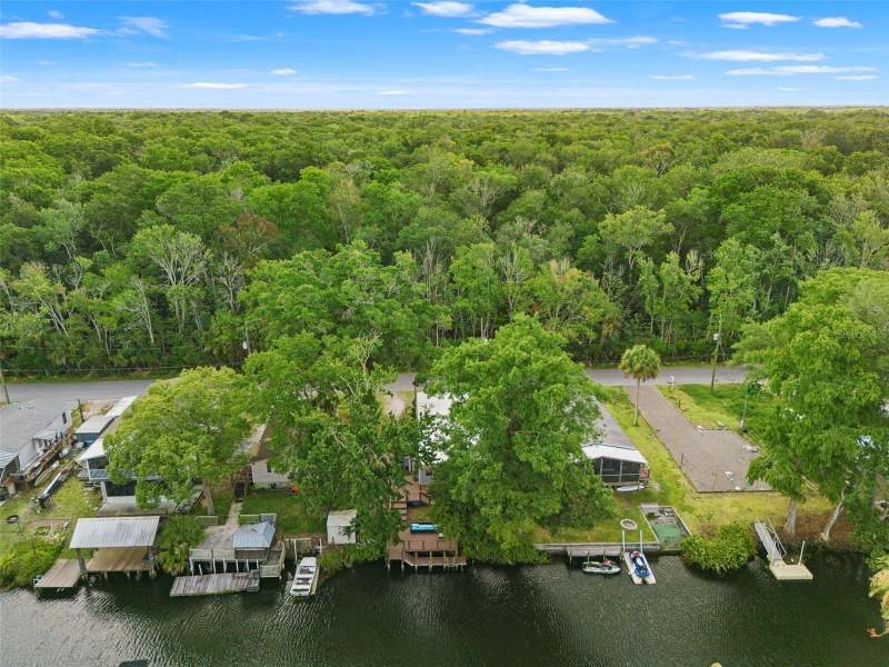 4 bedroom Mobile Home at 6380 Richard Drive, Weeki Wachee Shores, Weeki Wachee — photo 2