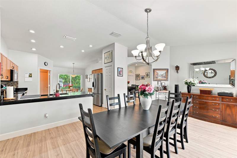 4 bedroom Single Family Residence at 3720 Treeline Drive, Bloomingdale Sec P Q, Valrico — photo 5