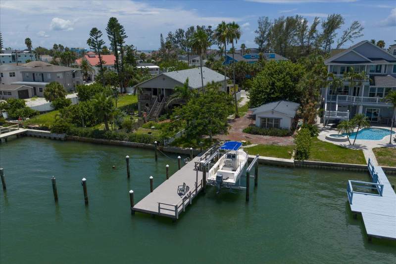 3 bedroom Single Family Residence at 8405 Bayshore Drive, Sunset Beach, Treasure Island — photo 3