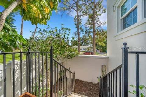 110 Ricardo Way #8, St Petersburg FL - photo 24 of 43
