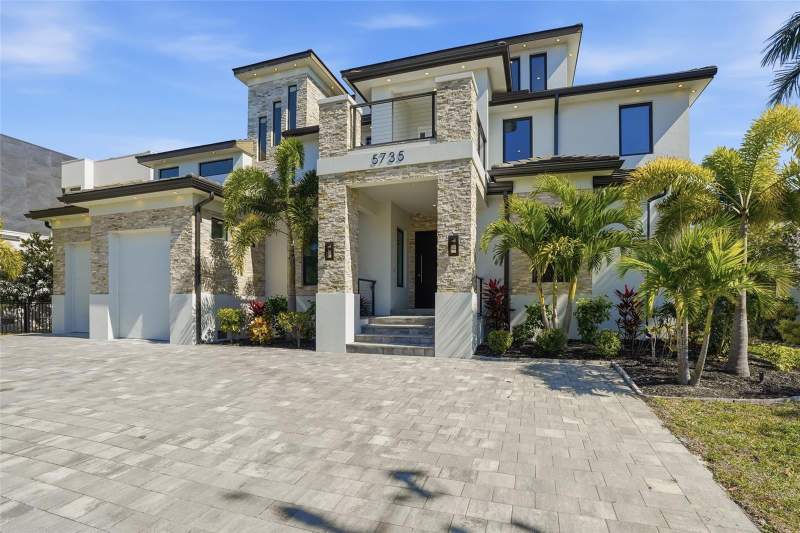 7 bedroom Single Family Residence at 5735 Riverside Drive, Cape Coral, Cape Coral — photo 5