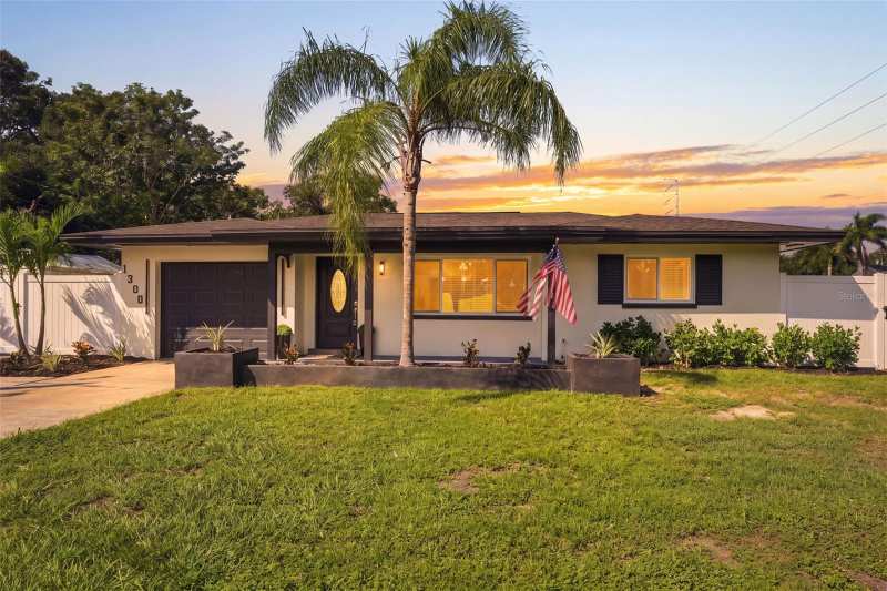 4 bedroom Single Family Residence at 1300 S Hillcrest Avenue, Brookhill, Clearwater — photo 1