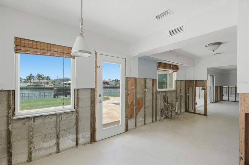 2 bedroom Single Family Residence at 12525 4th St E, Capri Isle Sub, Treasure Island — photo 4