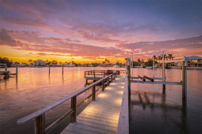 3 bedroom Single Family Residence at 2440 S Shore Drive, Tropical Shores 2nd Add, St Petersburg — photo 3