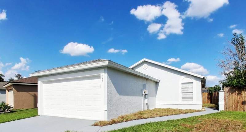 1047 FLORIDA HOLLY DRIVE home for sale in Hollytree Village