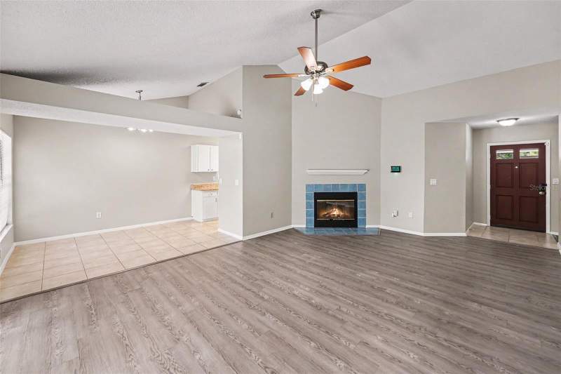 3 bedroom Single Family Residence at 8739 Osage Drive, Copperfield Unit 2, Tampa — photo 2