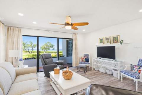 302 Mariner Drive #302, Tarpon Springs FL - photo 6 of 6