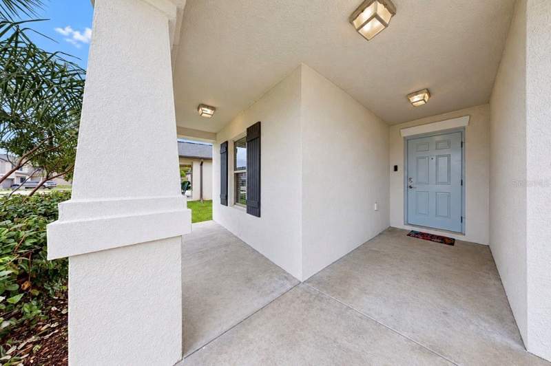 4 bedroom Single Family Residence at 11911 Field Thistle Court, South Fork Tr V Ph 1, Riverview — photo 5