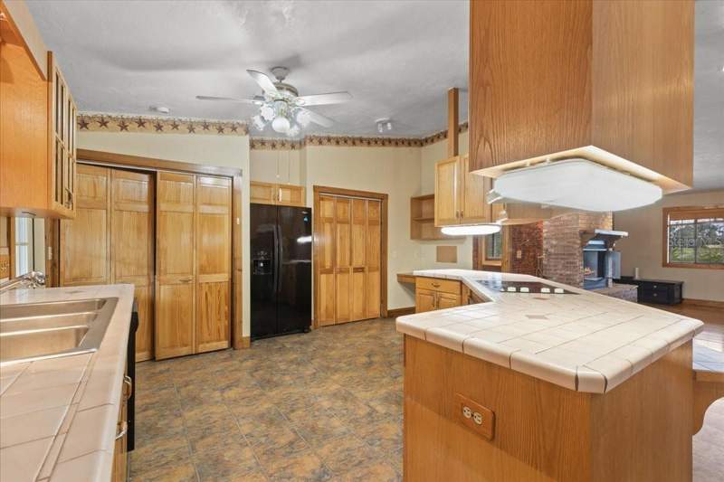 4 bedroom Single Family Residence at 6351 SW 2nd Lane, Bell, Bell — photo 5