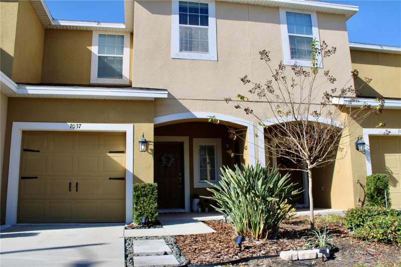 3 bedroom Townhouse at 7037 Woodchase Glen Drive, Oak Creek Prcl 3, Riverview — photo 2