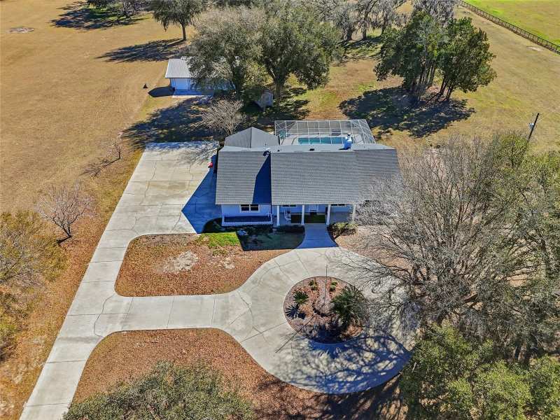 6 bedroom Single Family Residence at 9115 NW 170th Street, Alachua, Alachua — photo 1