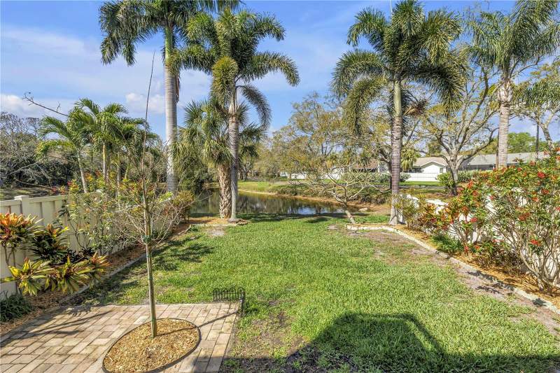 3 bedroom Townhouse at 812 Amelia Court, Riviera Bay Second Add, St Petersburg — photo 2