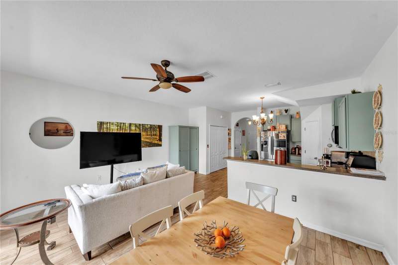 3 bedroom Townhouse at 1939 Greenwood Valley Drive, Walden Woods Rep, Plant City — photo 3