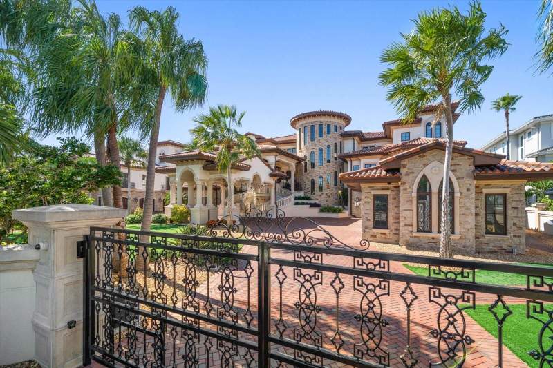 10 bedroom Single Family Residence at 1700 Gulf Boulevard, Belleair Beach Unit 1 Unrec, Belleair Beach — photo 5