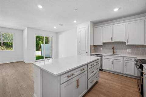 7556 Deer Valley Circle, Tampa FL - photo 15 of 30