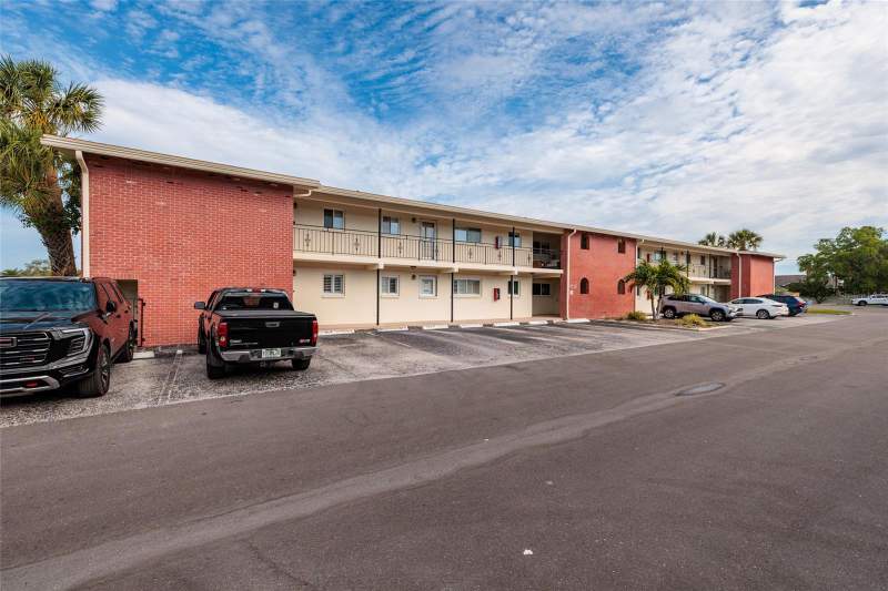 2 bedroom Condominium at 4550 Overlook Drive #154, Lake Overlook Apts, St Petersburg — photo 3