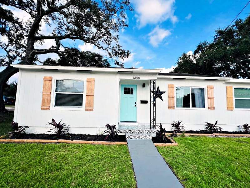4 bedroom Single Family Residence at 1300 21st Street, Forest Hill, St Petersburg — photo 3