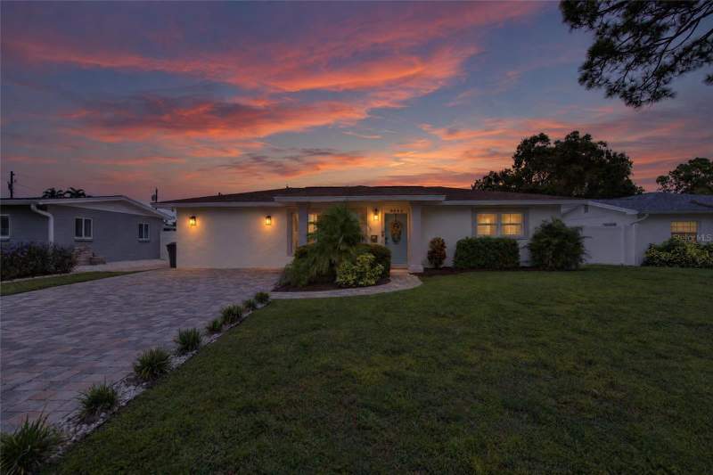 3 bedroom Single Family Residence at 9043 2nd Street, Sun-Lit Shores, St Petersburg — photo 2