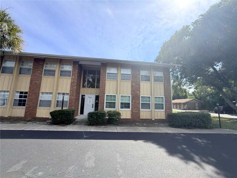 2 bedroom Condominium at 723 Perkins Street #200, Leesburg Oakhurst At Leesburg Condo, Leesburg — photo 1