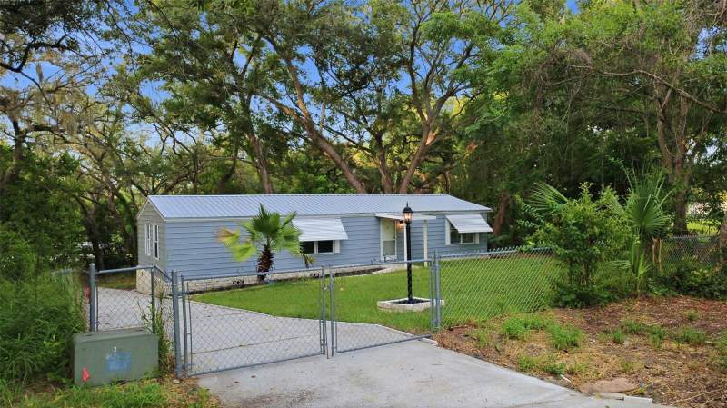 2 bedroom Manufactured Home at 403 Acorn Circle, Fruitland Park Oaktree Terrace Sub, Fruitland Park — photo 2